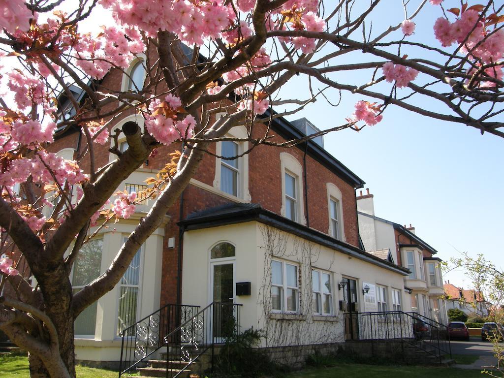 The Shelbourne Apartment Southport Exterior photo