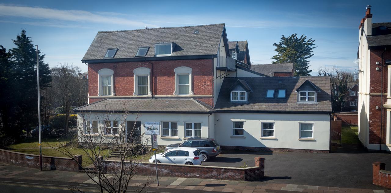 The Shelbourne Apartment Southport Exterior photo